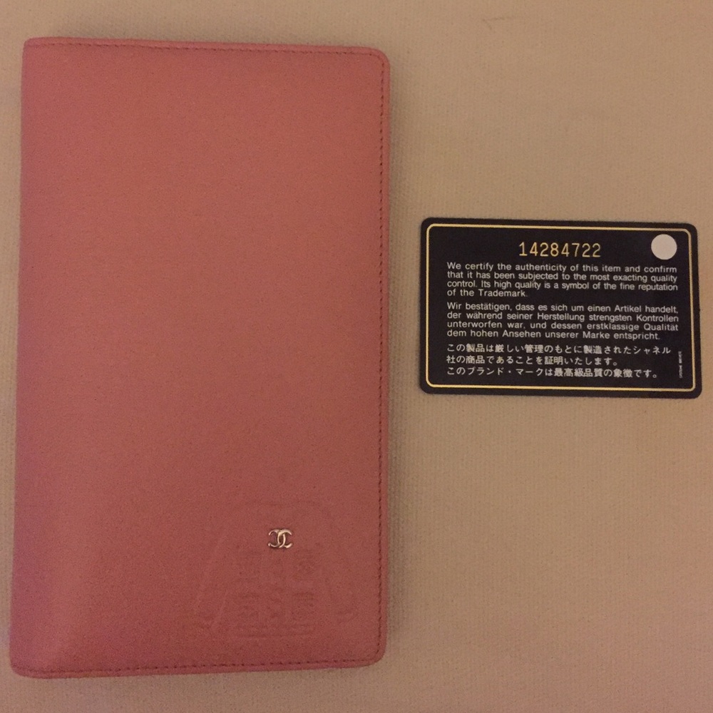 Chanel pink calfskin leather wallet.